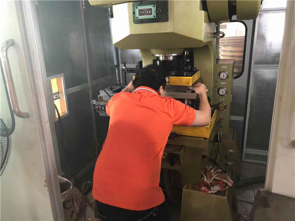 選擇端子連接器生產廠家，專業和實力是重點！「軒業」